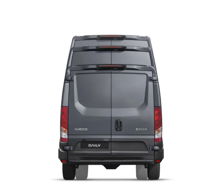 IVECO Daily bestelwagen, achteraanzicht (studio)