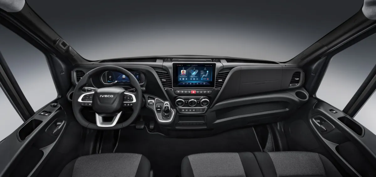 Cockpit van de IVECO Daily met digitaal instrumentarium en infotainmentscherm