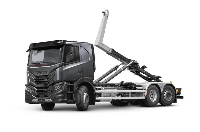 IVECO X-Way met haakarmsysteem (studio)