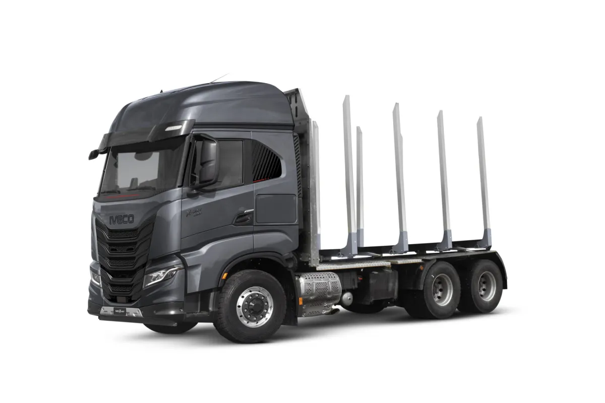 IVECO X-Way voor houttransport (studio)