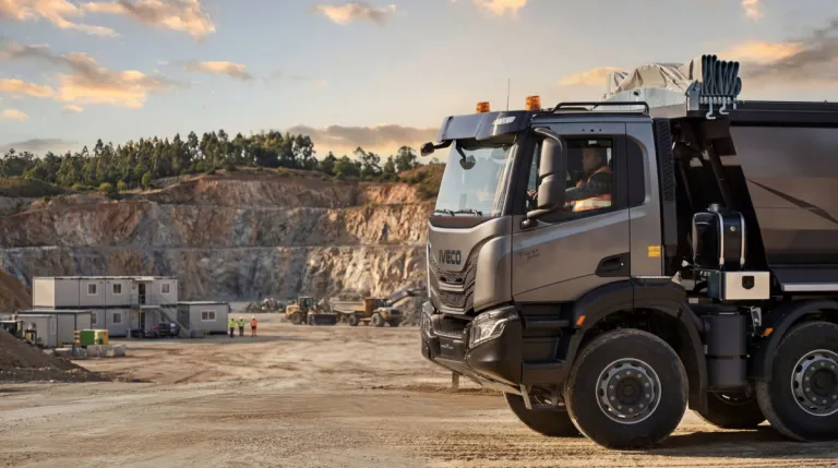 IVECO T-Way in een steengroeve