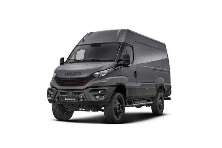 IVECO Daily 4x4 bestelwagen, schuin vooraanzicht (studio)