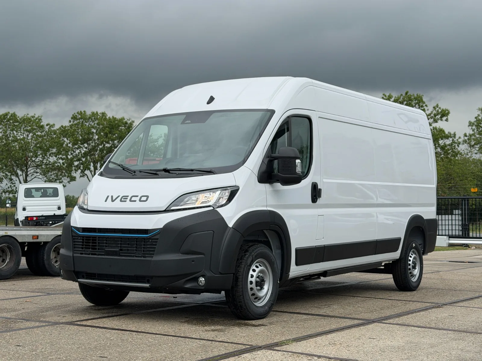 Iveco SuperJolly 4.25t L3H2 Heavy 110 kWh — foto 1 van 19